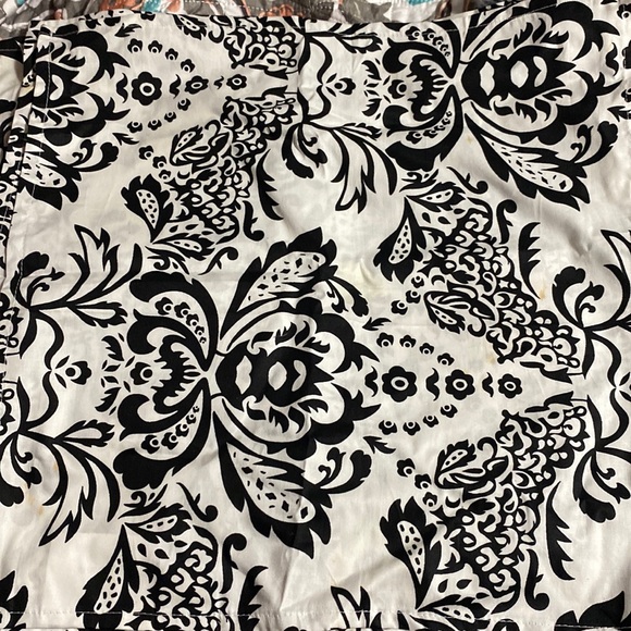 🎉3 for $20🎉LuxeHome B&W Damask cloth Dinner Napkins w/ napkin rings - Picture 1 of 3